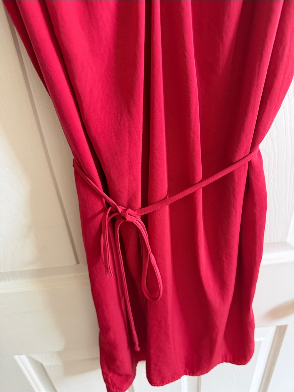 🌸 GLAM: Red Ruffle V-Neck Tie-Waist Dress - Picture 4 of 6